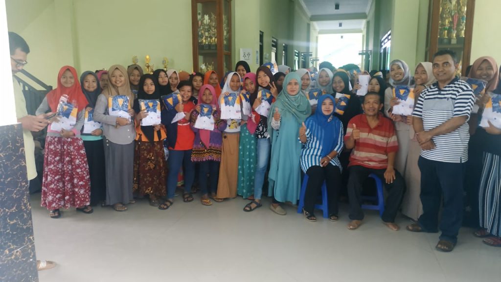 Baksos Pembagian Kaos ke Yatim Piatu